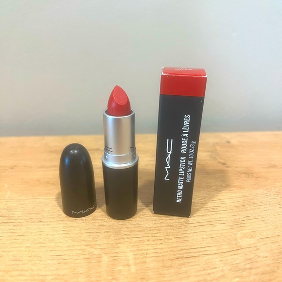 MAC Retro Matte Lipstick Rouge .10 oz/3 g Ruby Woo 707 - Picture 1 of 2